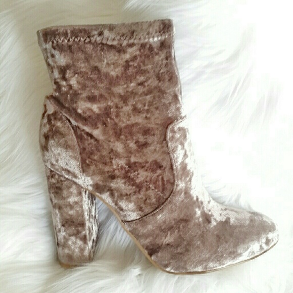 Lush Lilac Velvet Bootie NIB - Picture 6 of 7